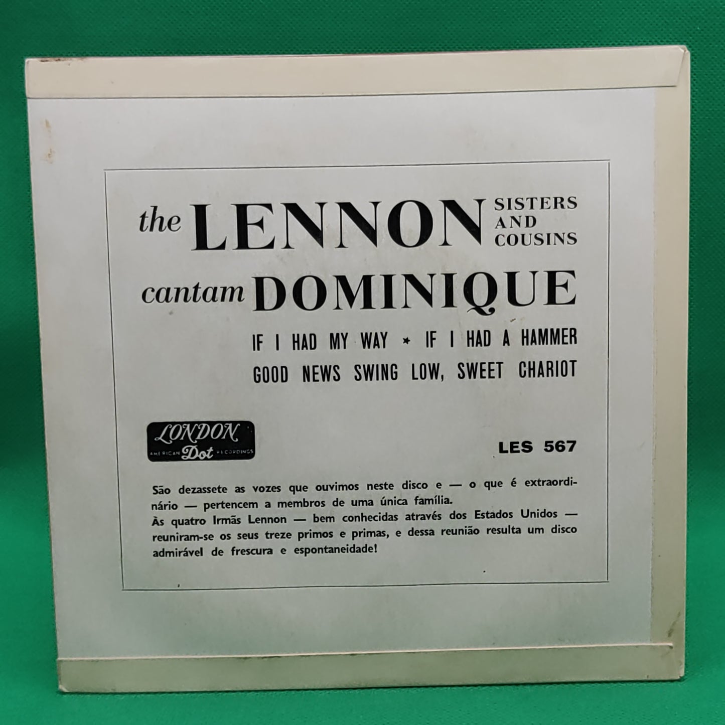 The Lennon Sisters & Cousins cantam Dominique