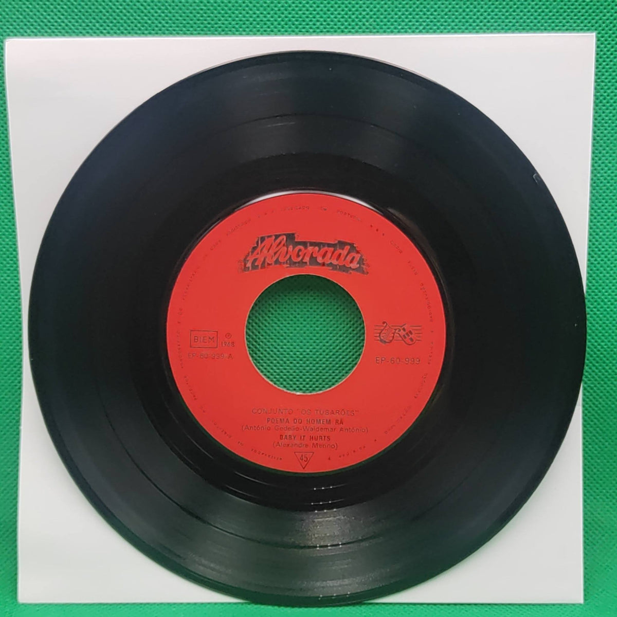 Os Tubarões (2) – Poema Do Homem Rã