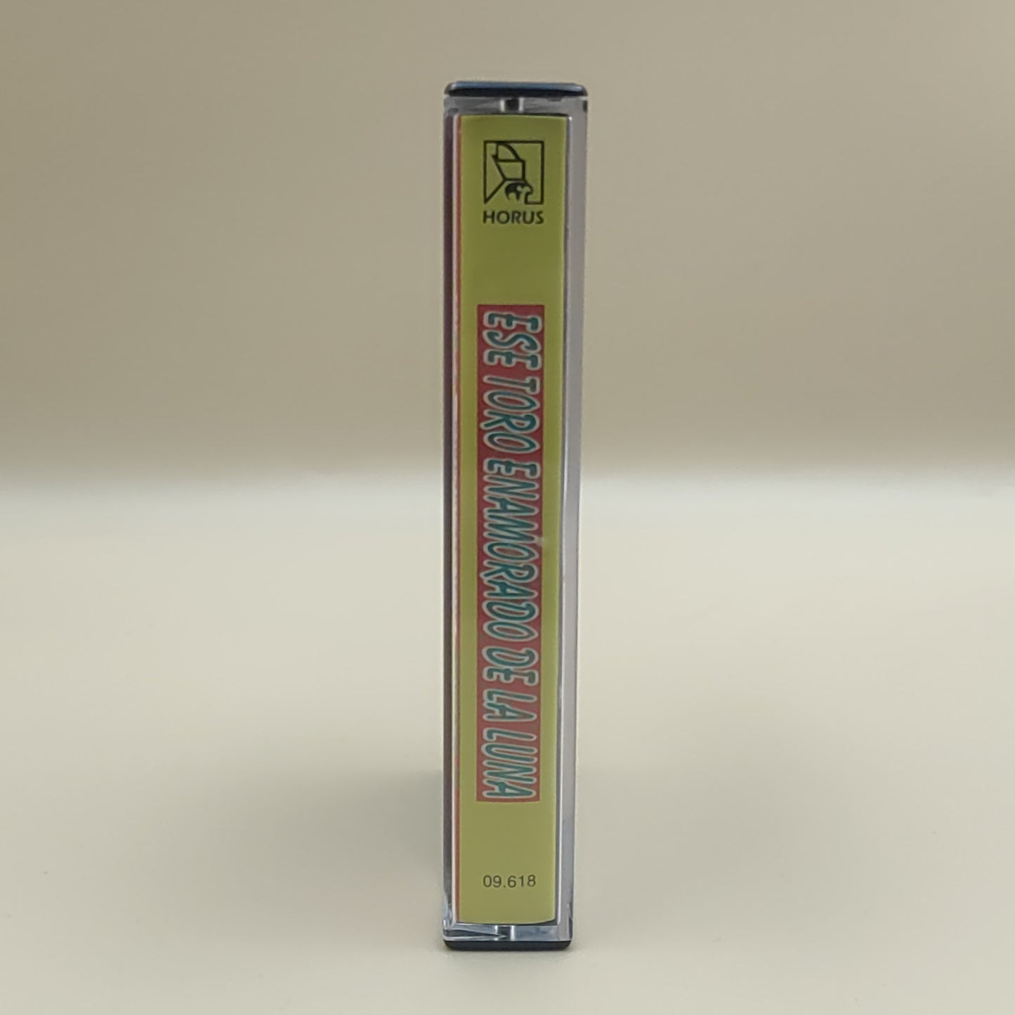 ESE TORO ENAMORADO DE LA LUNA