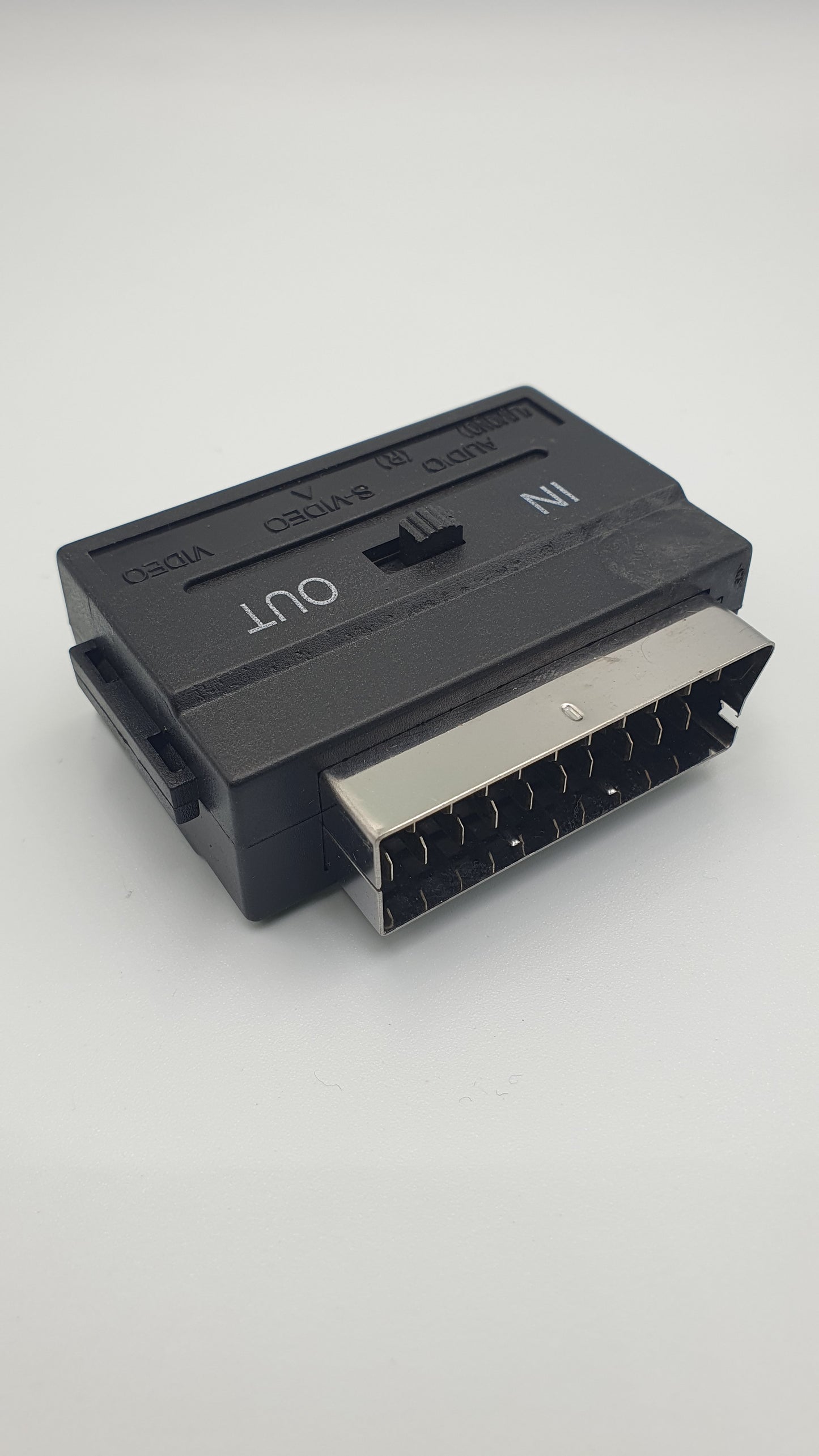 Adaptador 3 RCA com interruptor E/S Euro Conector Macho com S-Video REF:4605BL