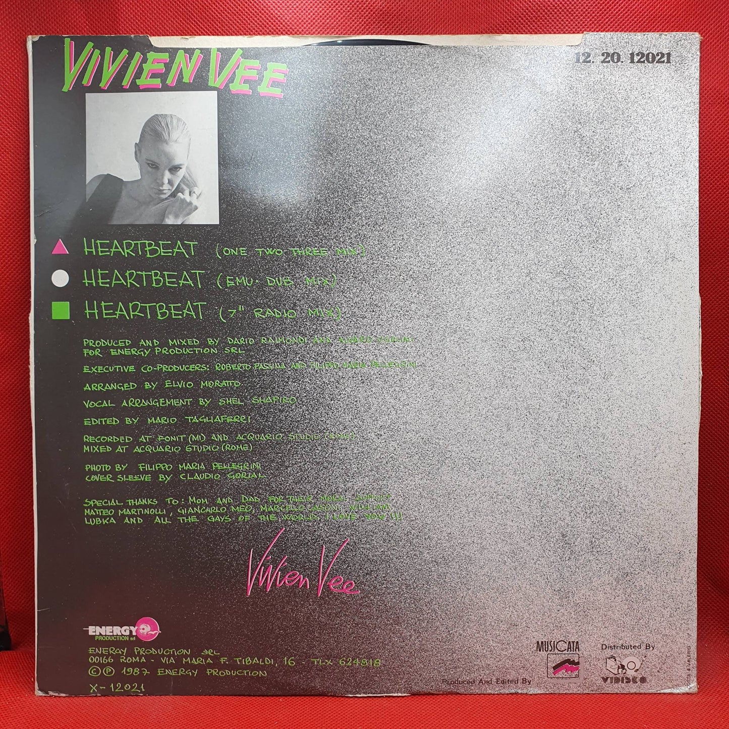 Vivien Vee – Heartbeat