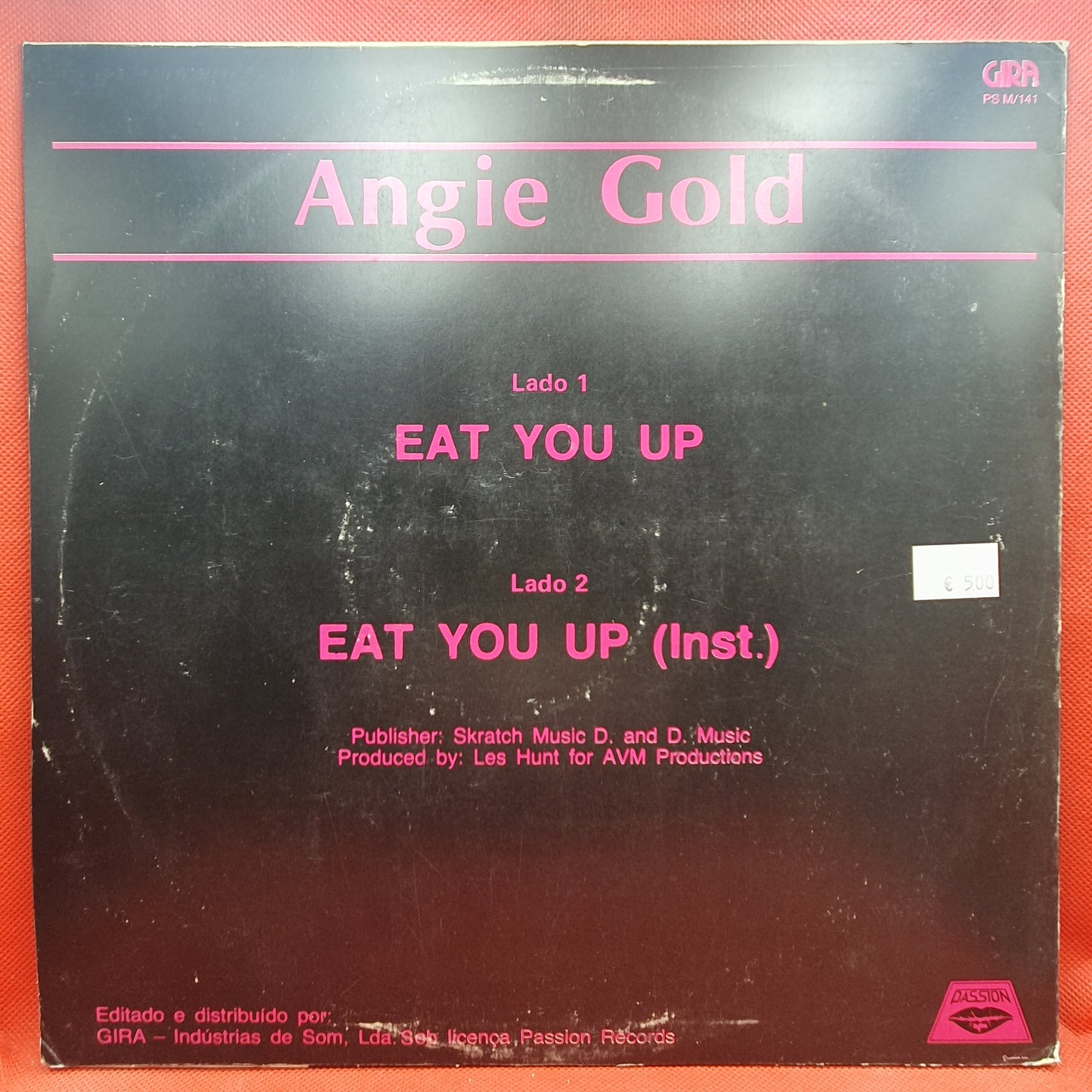 Angie Gold – Eat You Up