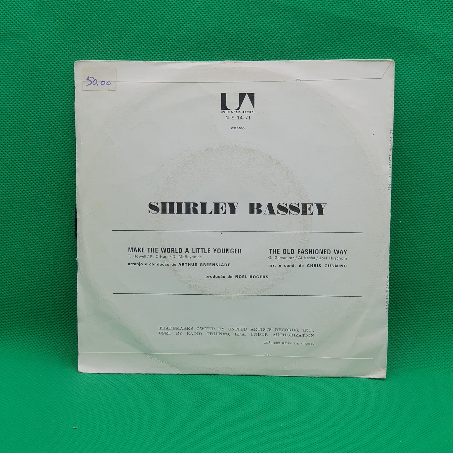 Shirley Bassey – Make The World A Little Younger