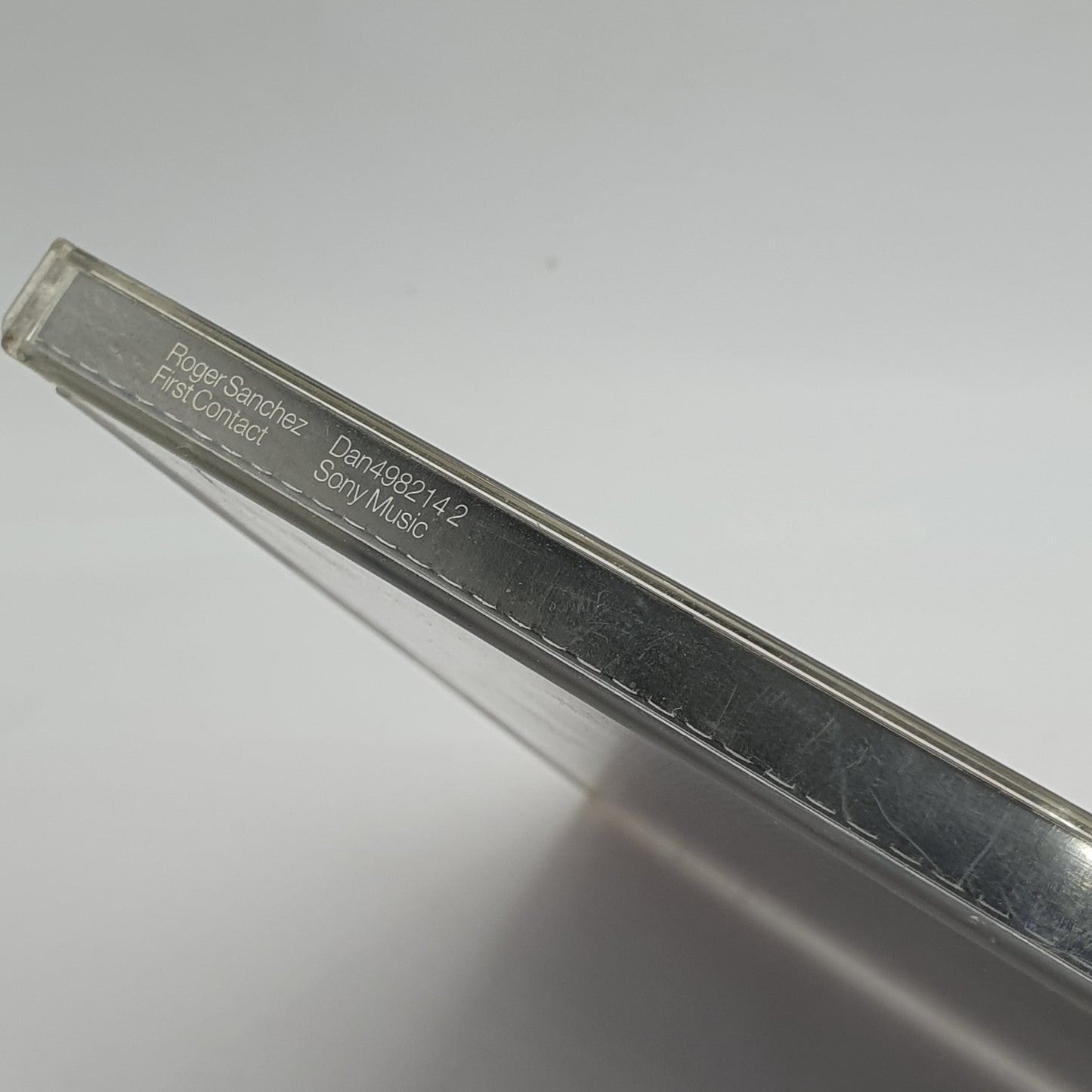 Roger Sanchez – First Contact