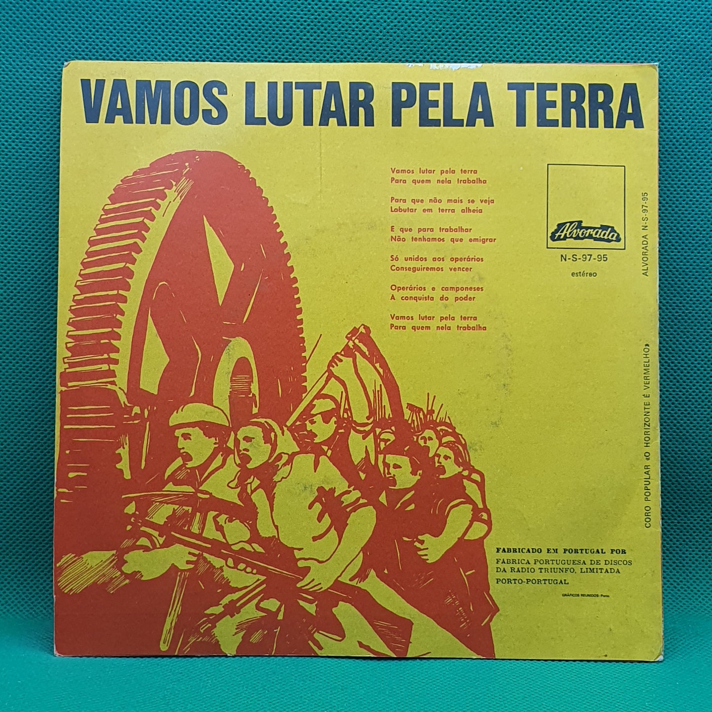 Coro Popular «O Horizonte É Vermelho» – Honra A Ribeiro Santos