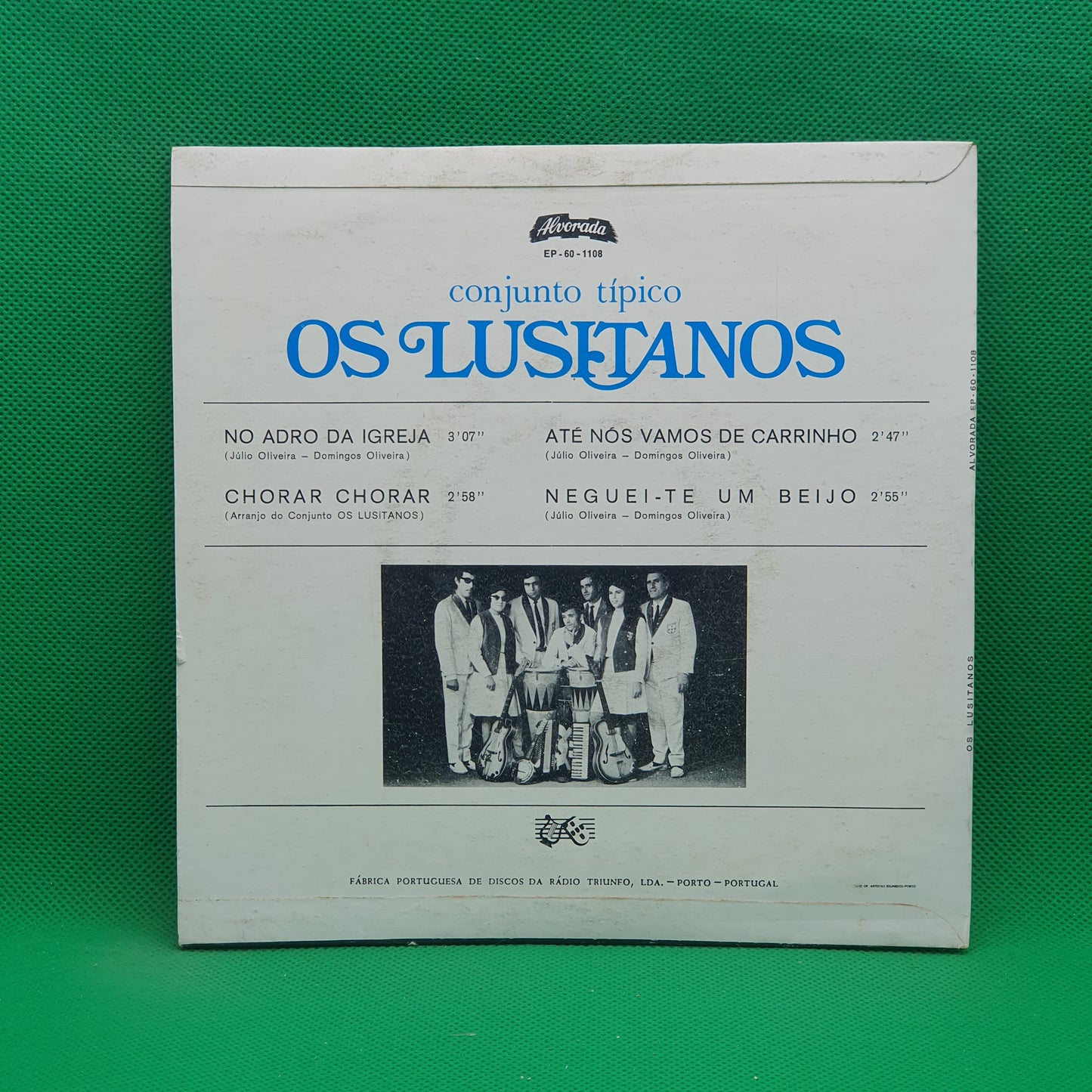 Conjunto Típico Os Lusitanos – No Adro Da Igreja