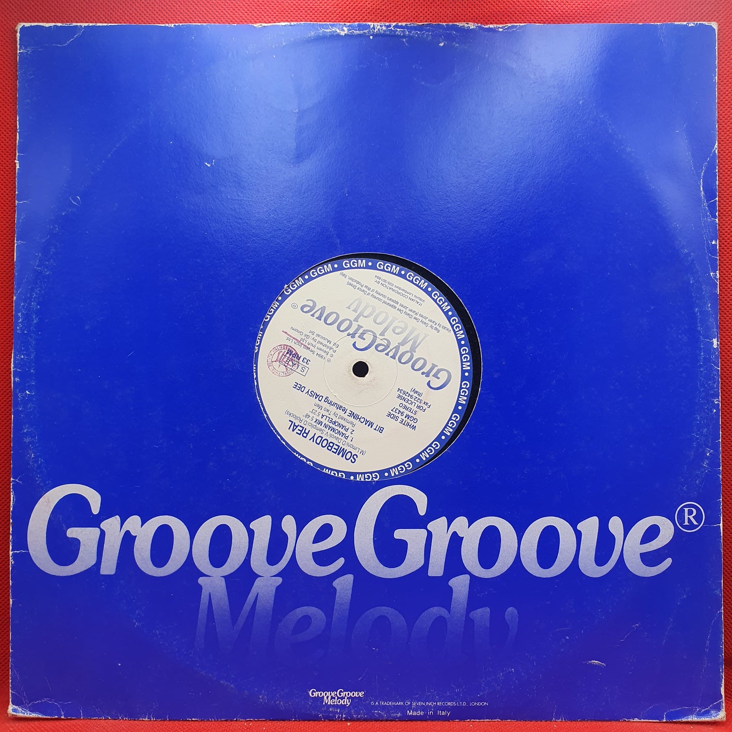 Bit Machine ft. Daisy Dee – Somebody Real