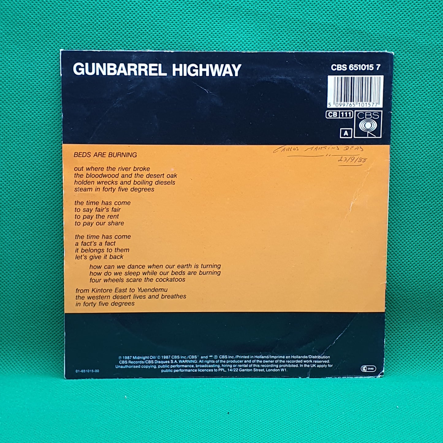 Midnight Oil – Beds Are Burning