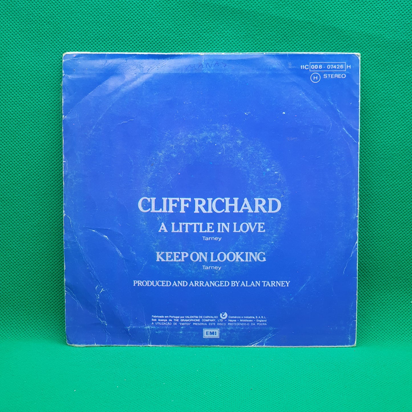 Cliff Richard – A Little In Love