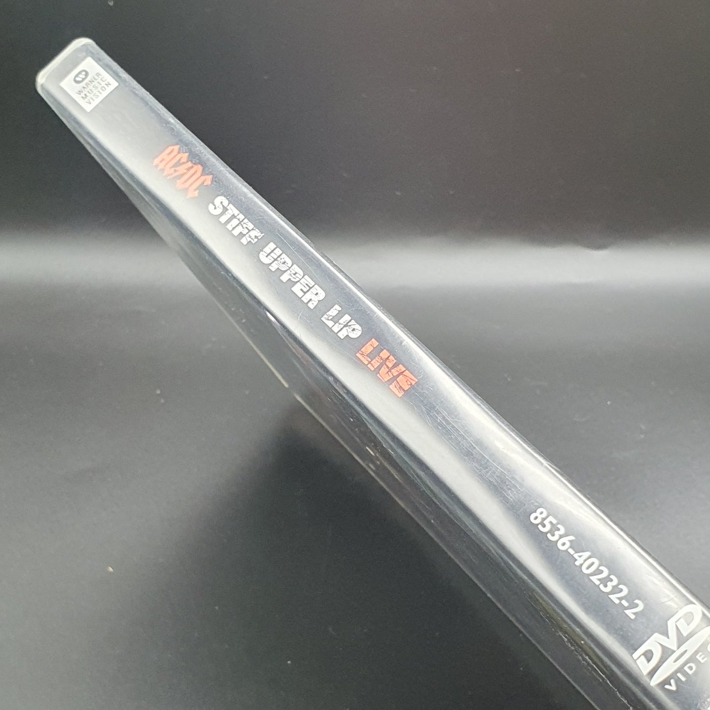 AC/DC - Stiff Upper Lip Live (DVD Música)