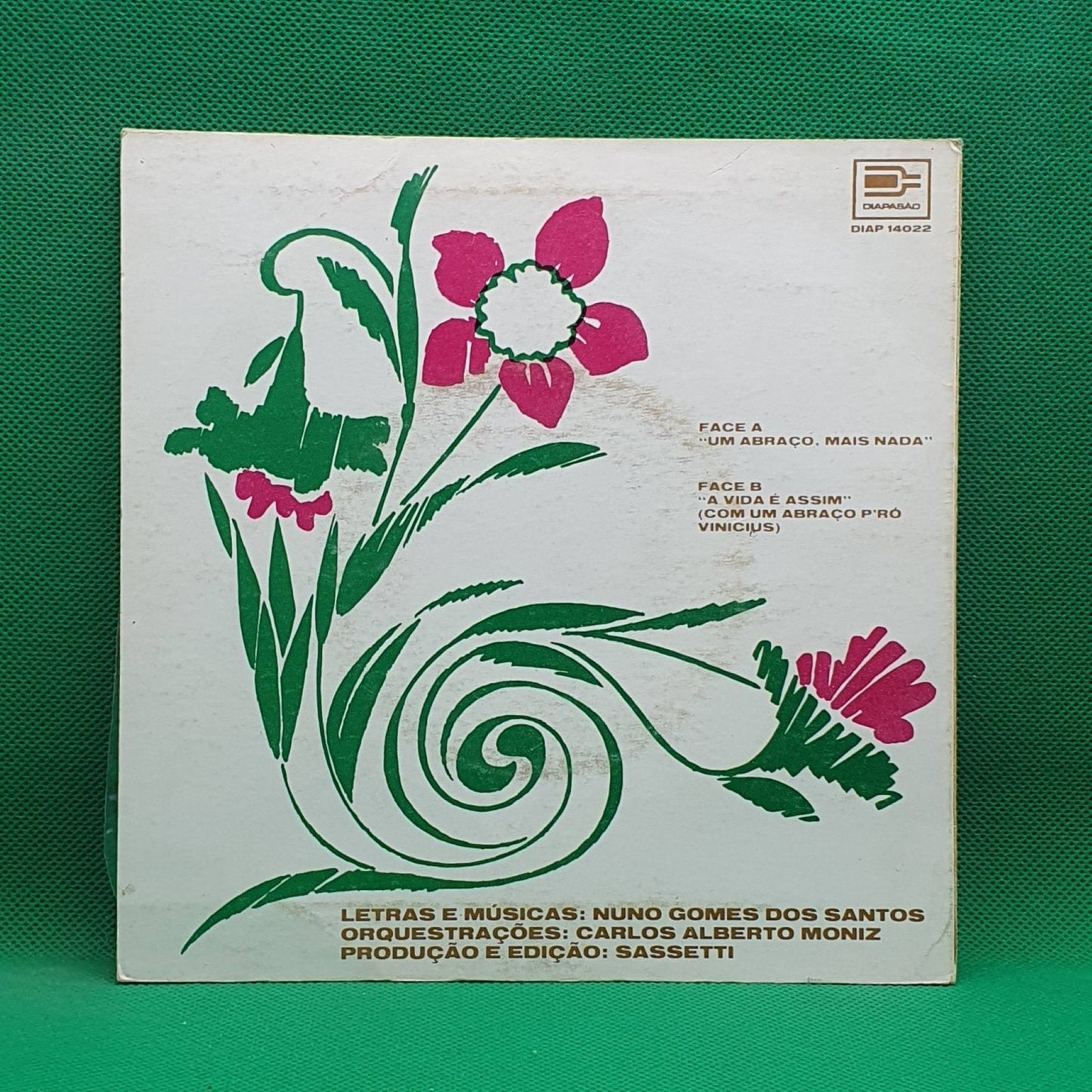 Helena Isabel – Um Abraço, Mais Nada - Vinyl Store Online