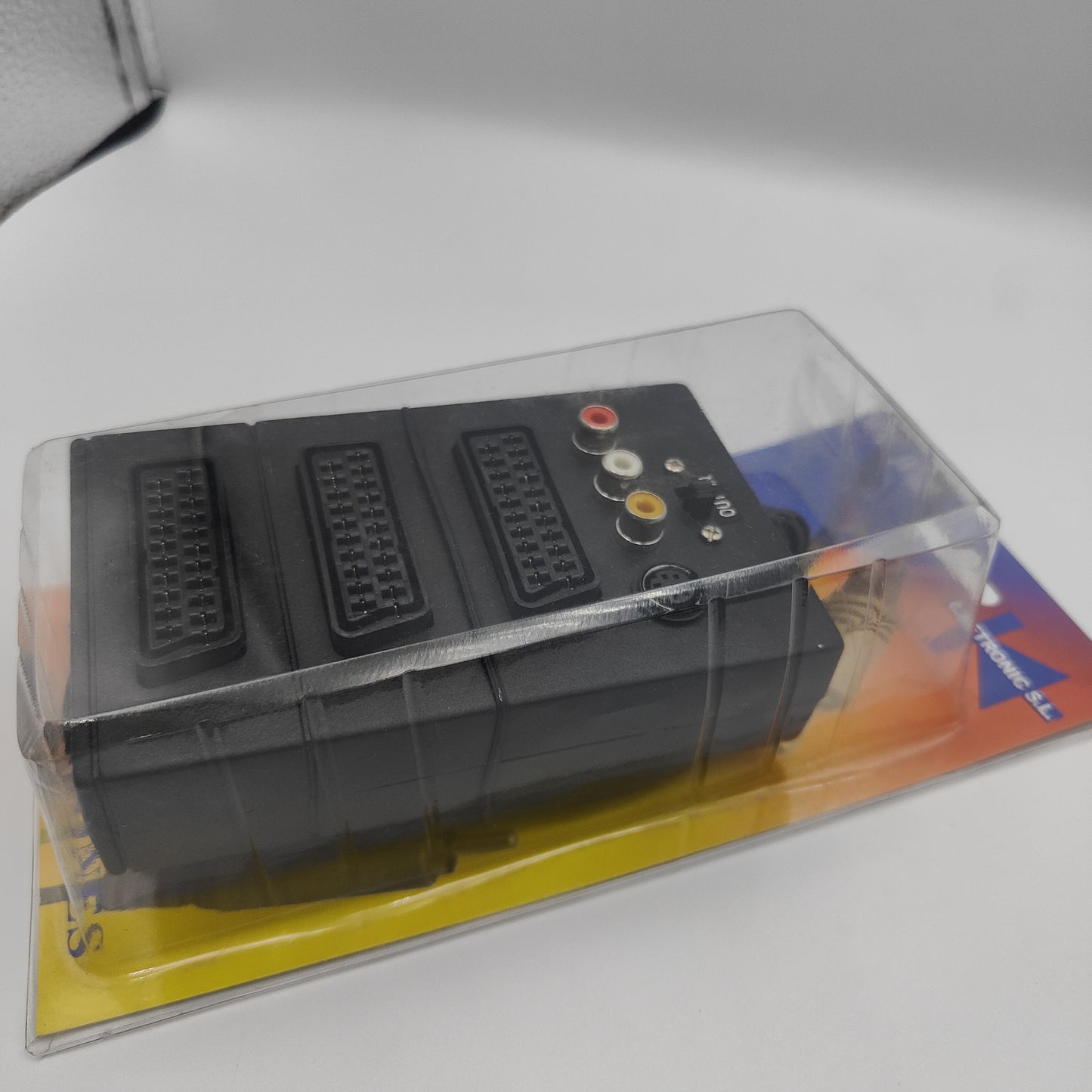 Adaptador scart 1 macho 3 femeas + 3 rca/video Ref: 1076BL