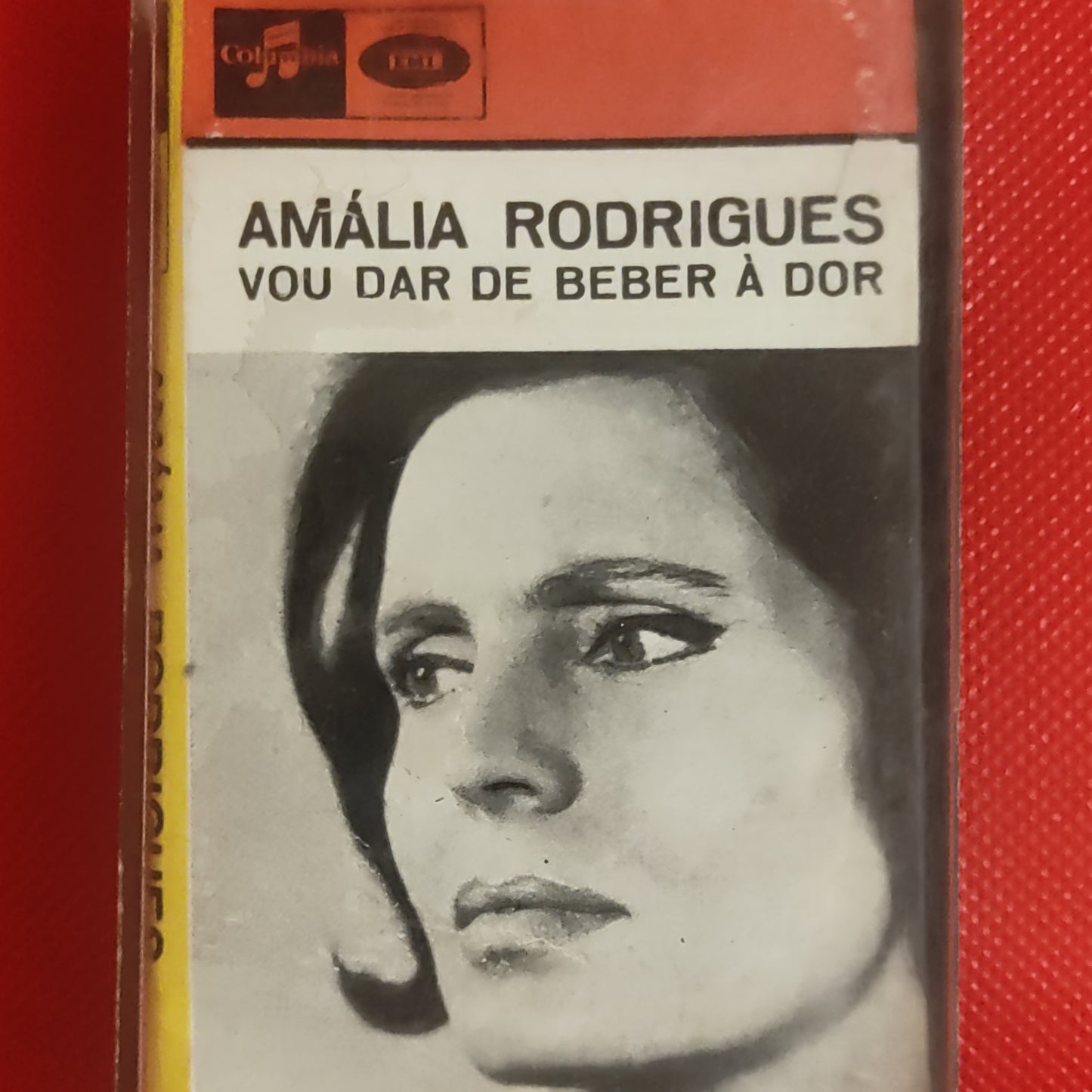 Amália Rodrigues - Vou dar de beber à dor