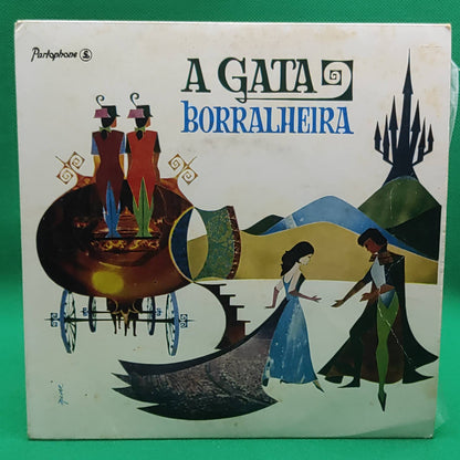 Mariana Rey Monteiro – Die Aschenputtel-Katze