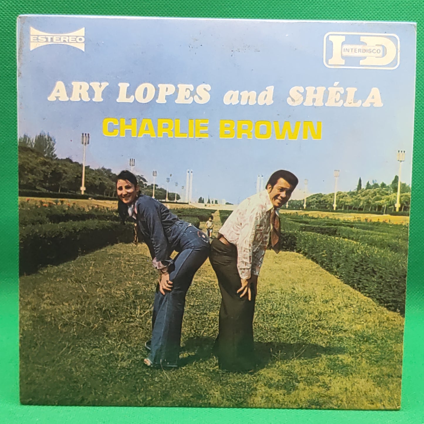 Ary Lopes And Shéla – Charlie Brown