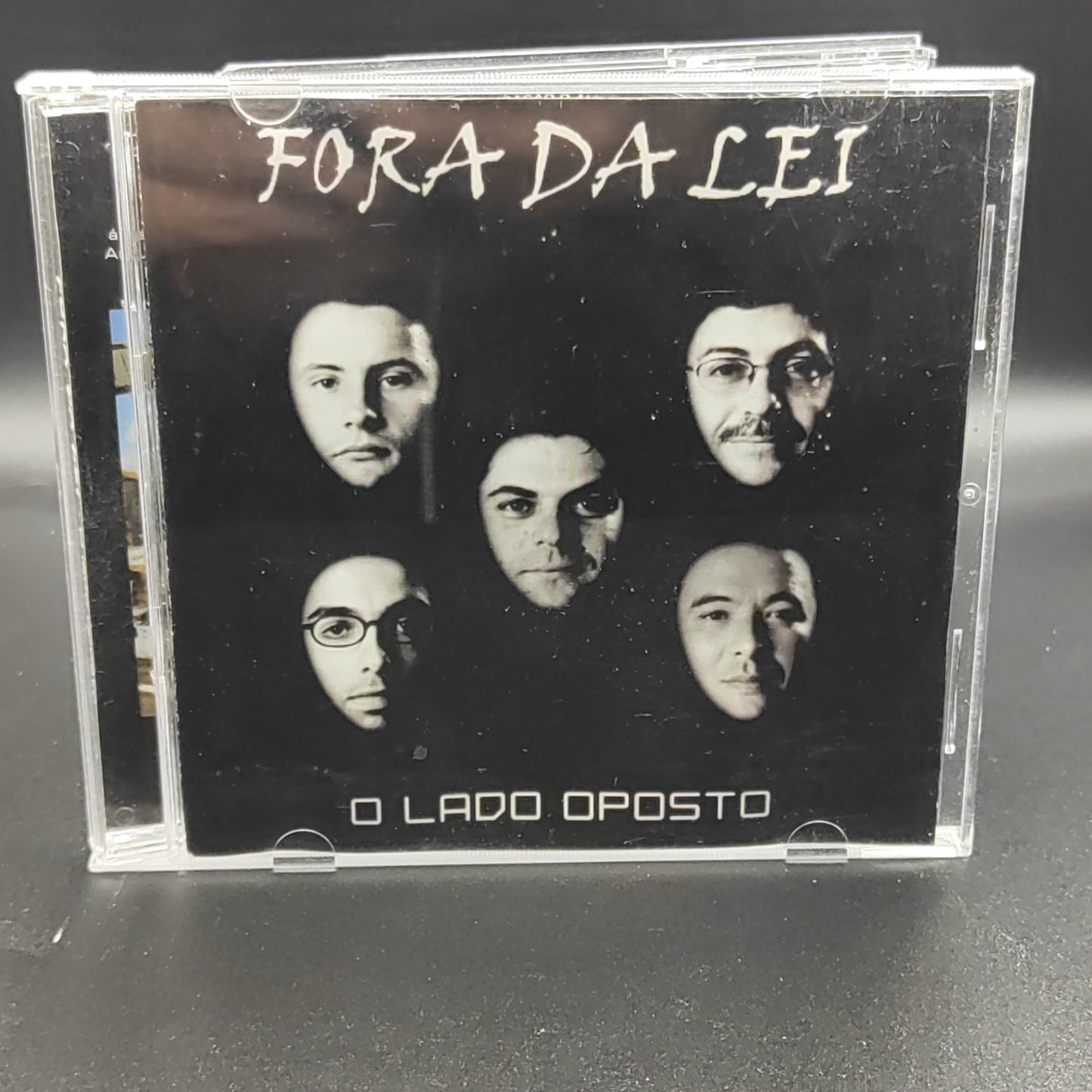 FORA DA LEI - O Lado Oposto