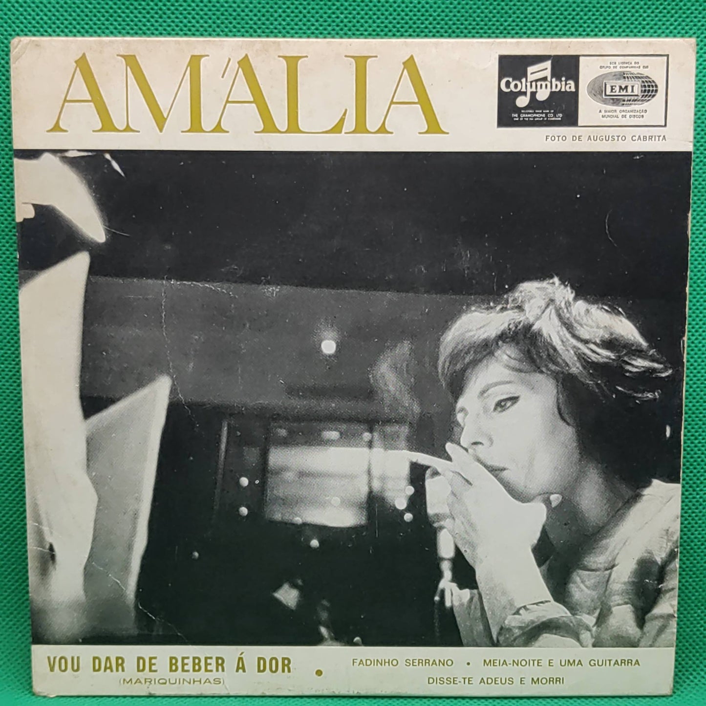 Amália Rodrigues – Vou Dar De Beber À Dor (Mariquinhas)