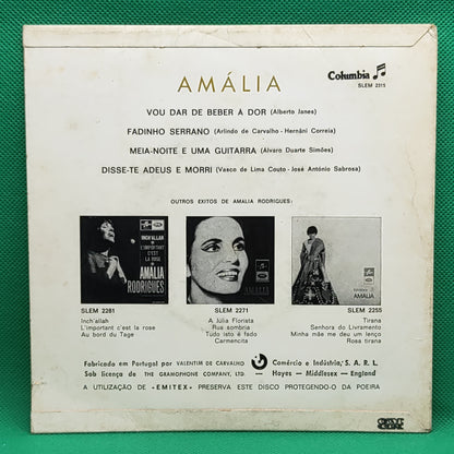Amália Rodrigues – Vou Dar De Beber À Dor (Mariquinhas)