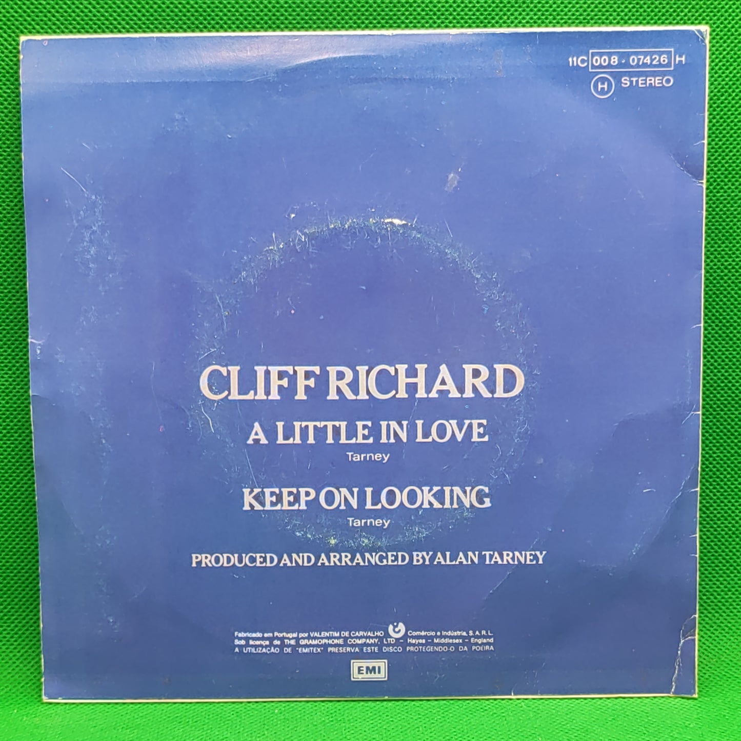Cliff Richard – A Little In Love