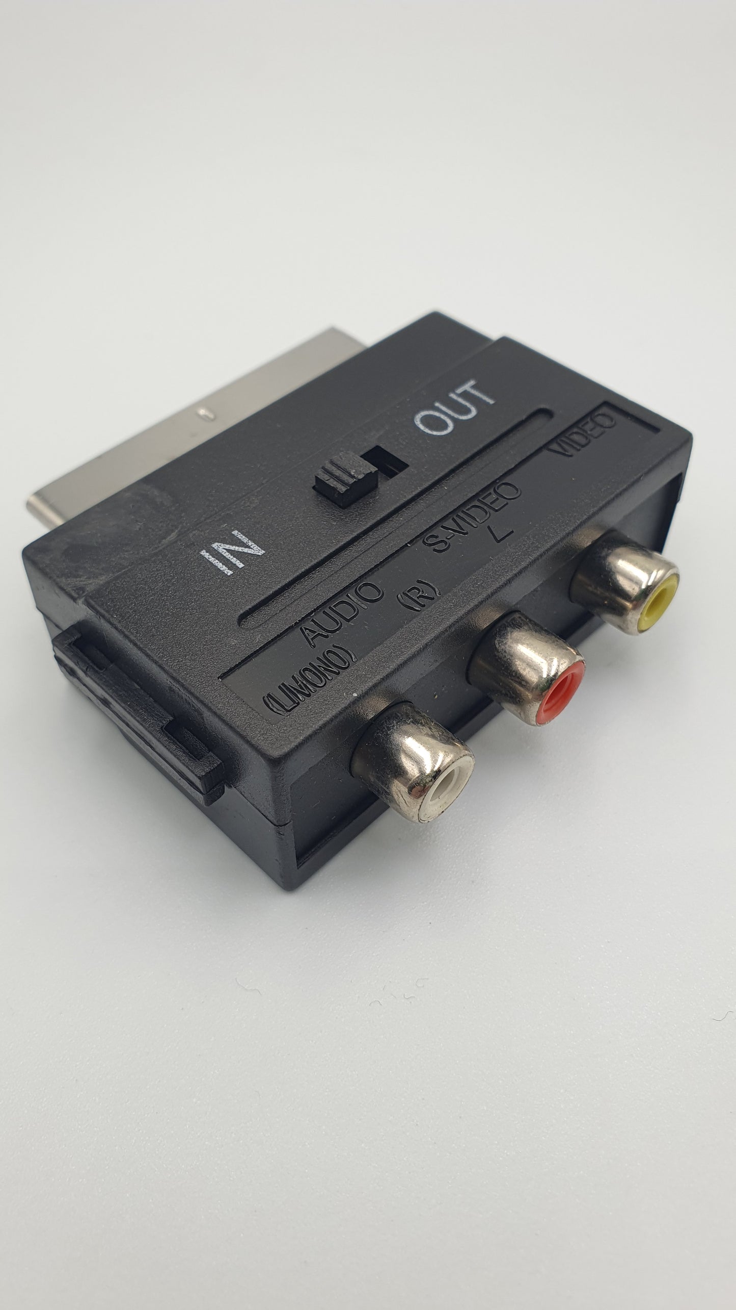 3 RCA-Adapter mit I/O-Schalter, Euro-Stecker mit S-Video REF: 4605BL