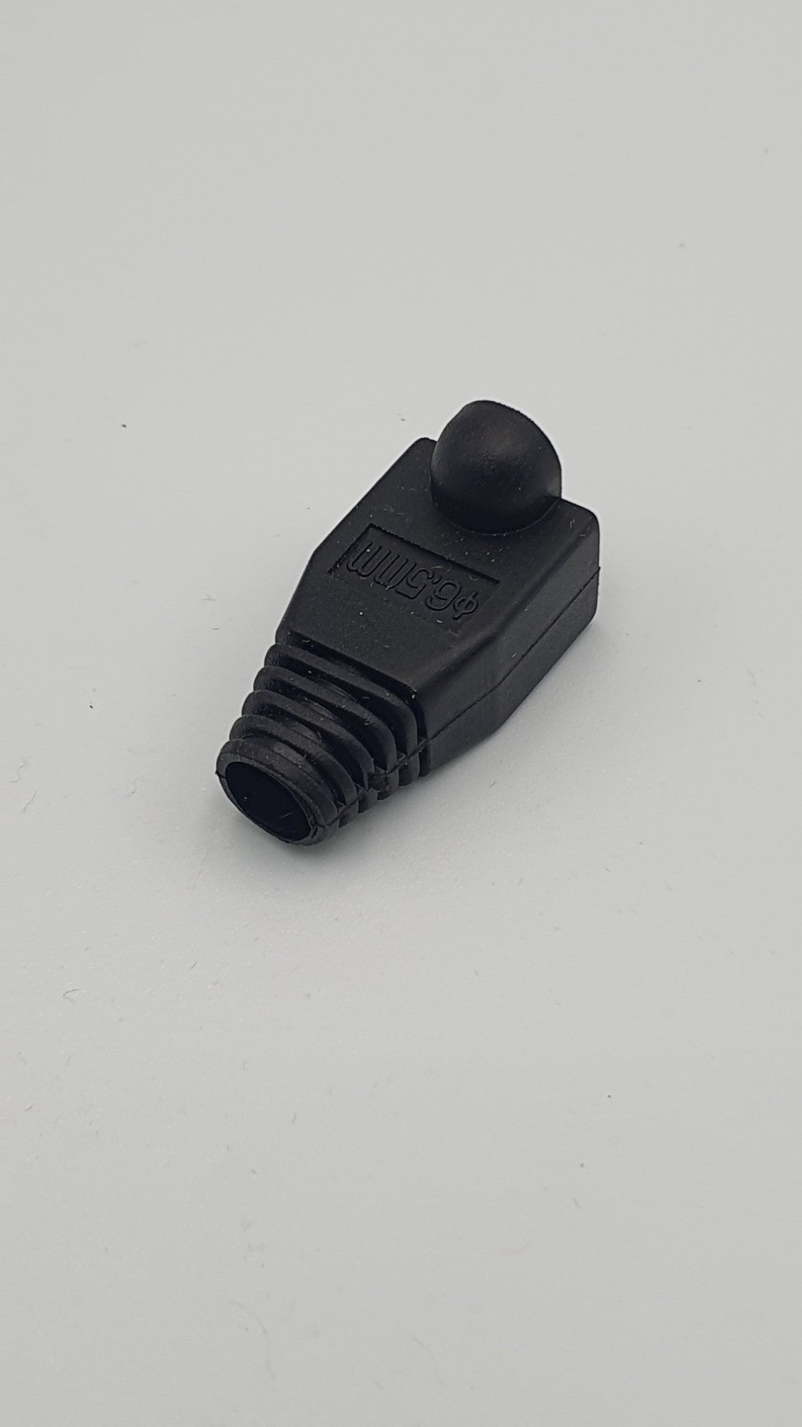 Protector Terminal Rj45 Protector RJ45 Preto REF:2008P – Vinyl Store Online
