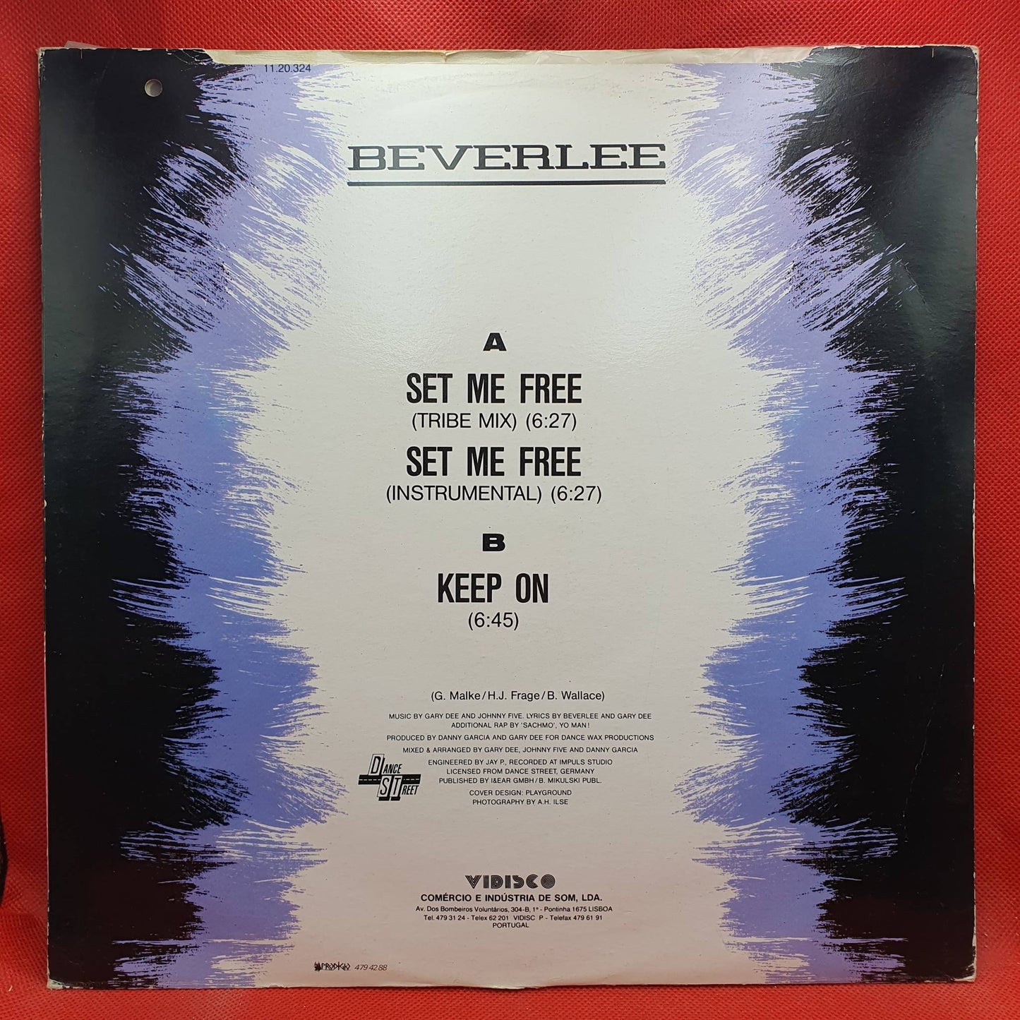 Beverlee ‎– Set Me Free