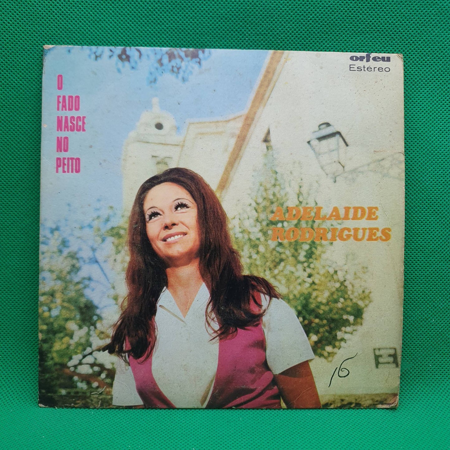 Adelaide Rodrigues – O Fado Nasce No Peito
