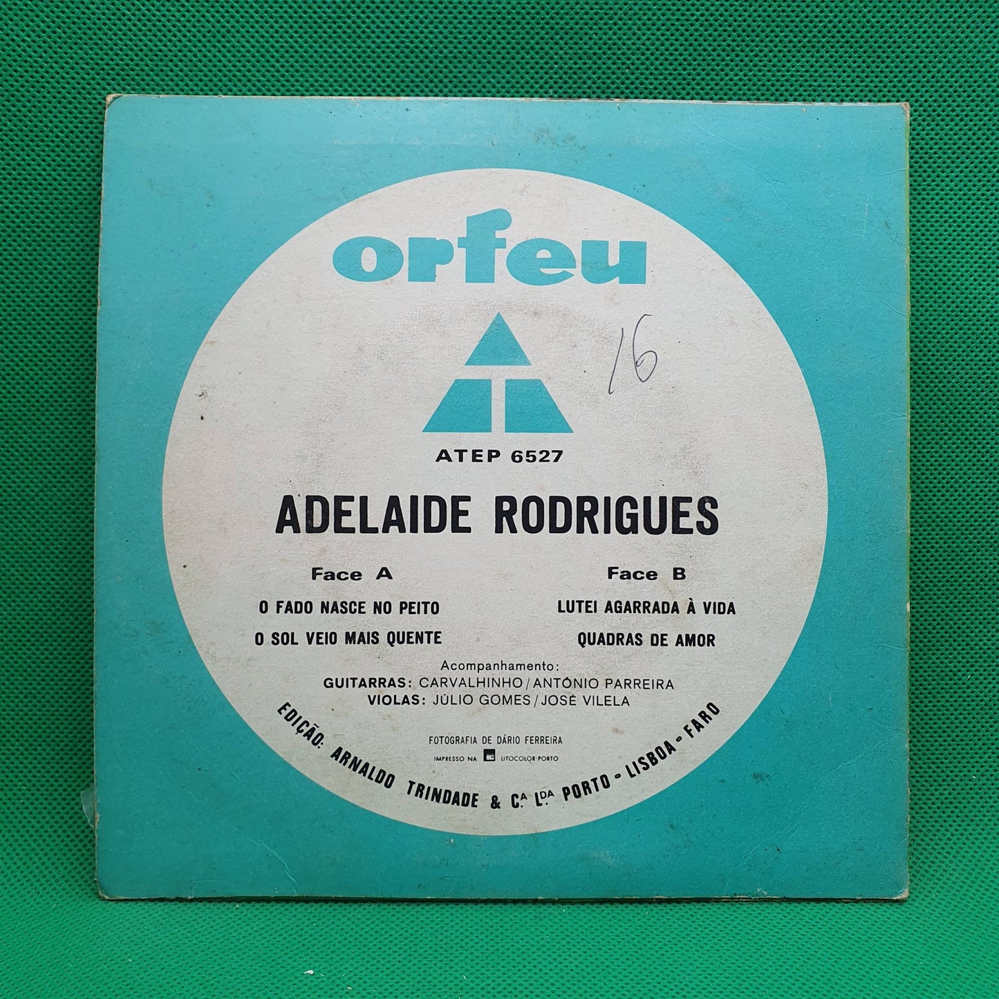Adelaide Rodrigues – O Fado Nasce No Peito