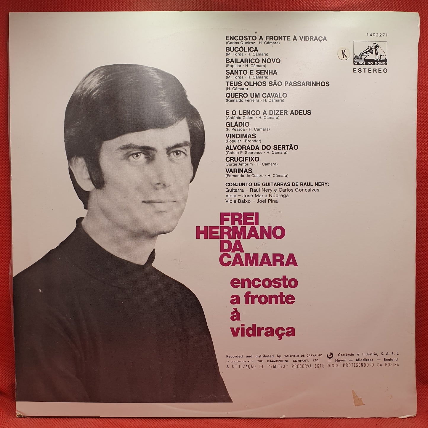 Frei Hermano Da Câmara – Encosto A Fronte À Vidraça