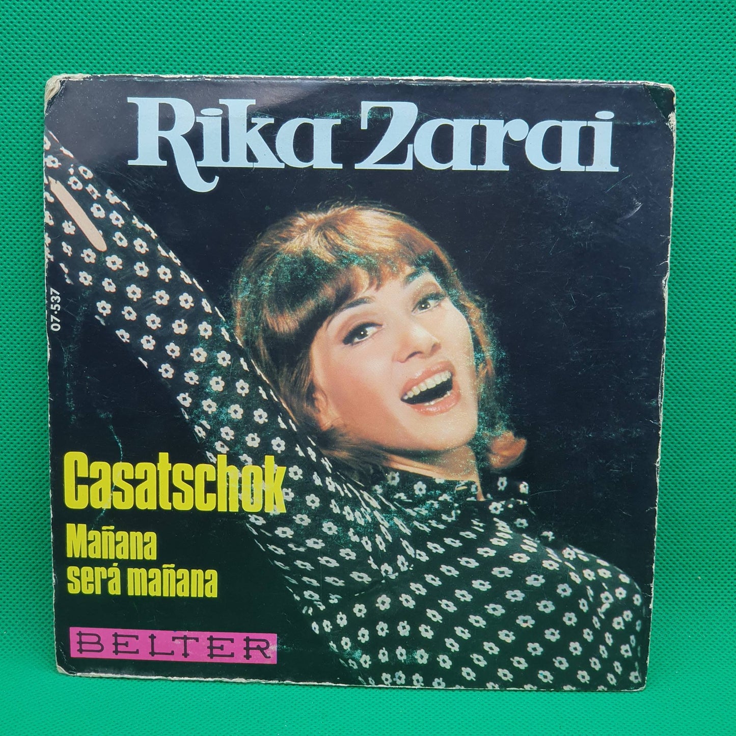 Rika Zarai – Casatschok