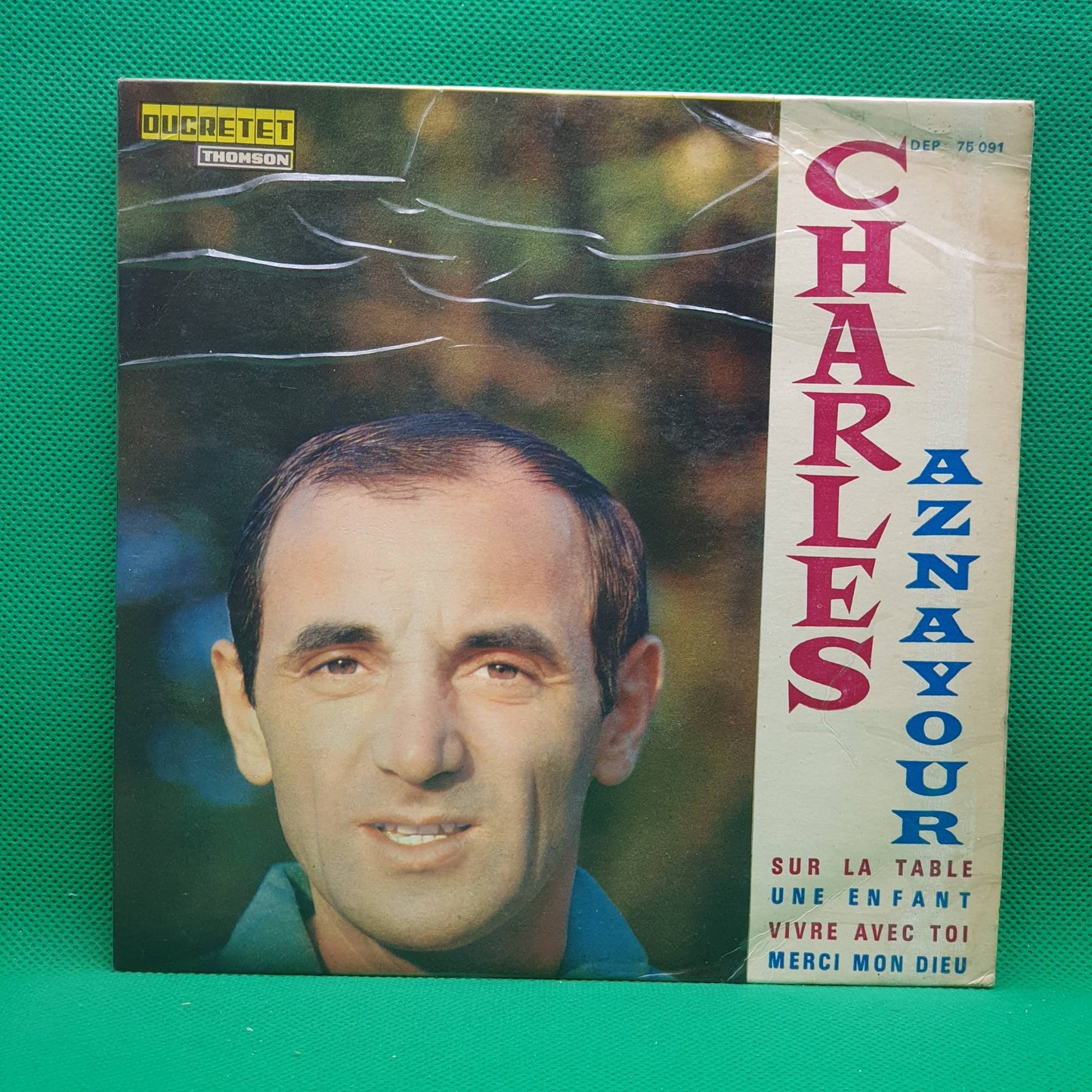 Charles Aznavour ‎– Sur La Table