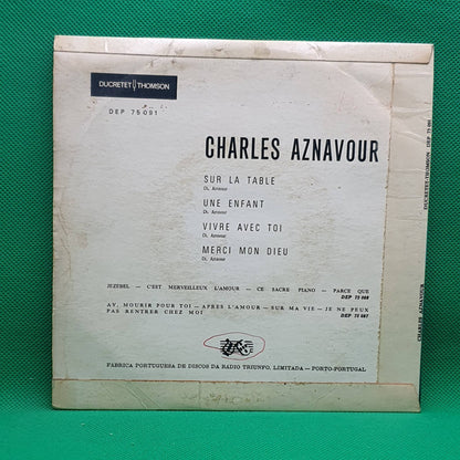 Charles Aznavour ‎– Sur La Table