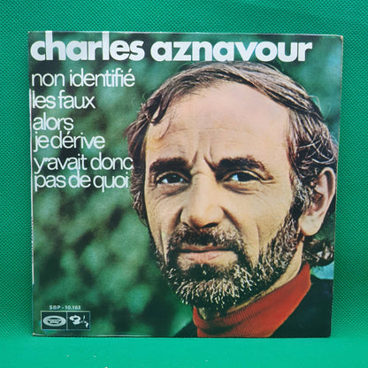 Charles Aznavour ‎– Non Identifié / Les Faux