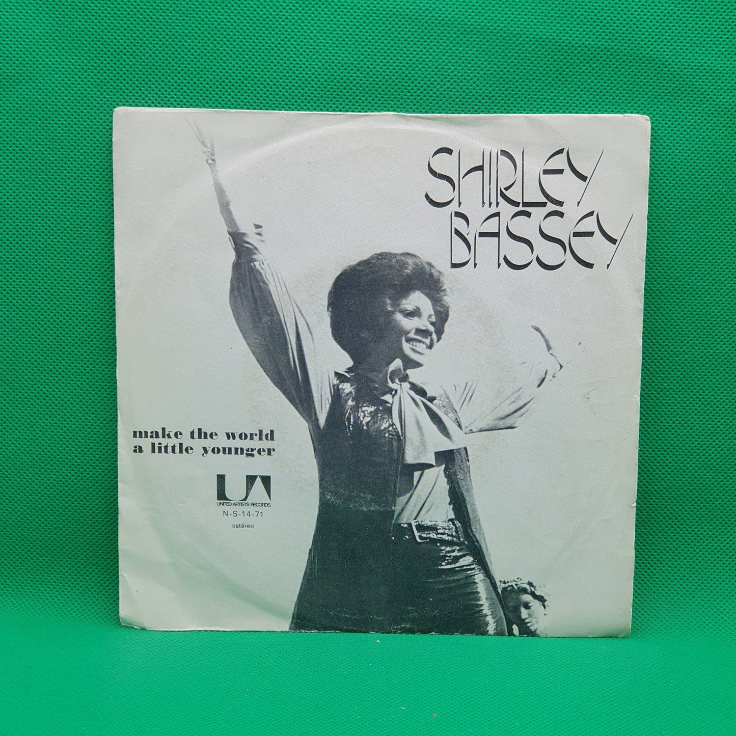 Shirley Bassey ‎– Make The World A Little Younger