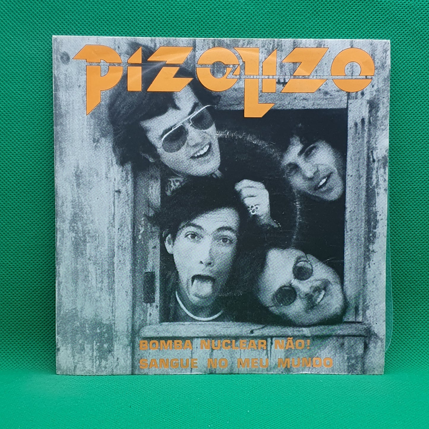 PizoLizo ‎– Bomba Nuclear Não! / Sangue No Meu Mundo