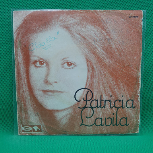 Patricia Lavila ‎– L'amour Est Toujours En Vacances / Souris-moi Et Chante