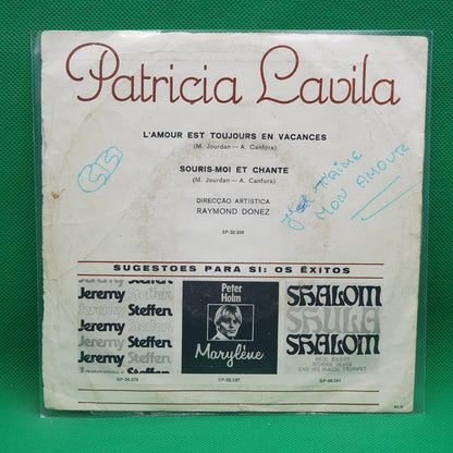 Patricia Lavila ‎– L'amour Est Toujours En Vacances / Souris-moi Et Chante