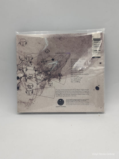 :papercutz ‎– Lylac