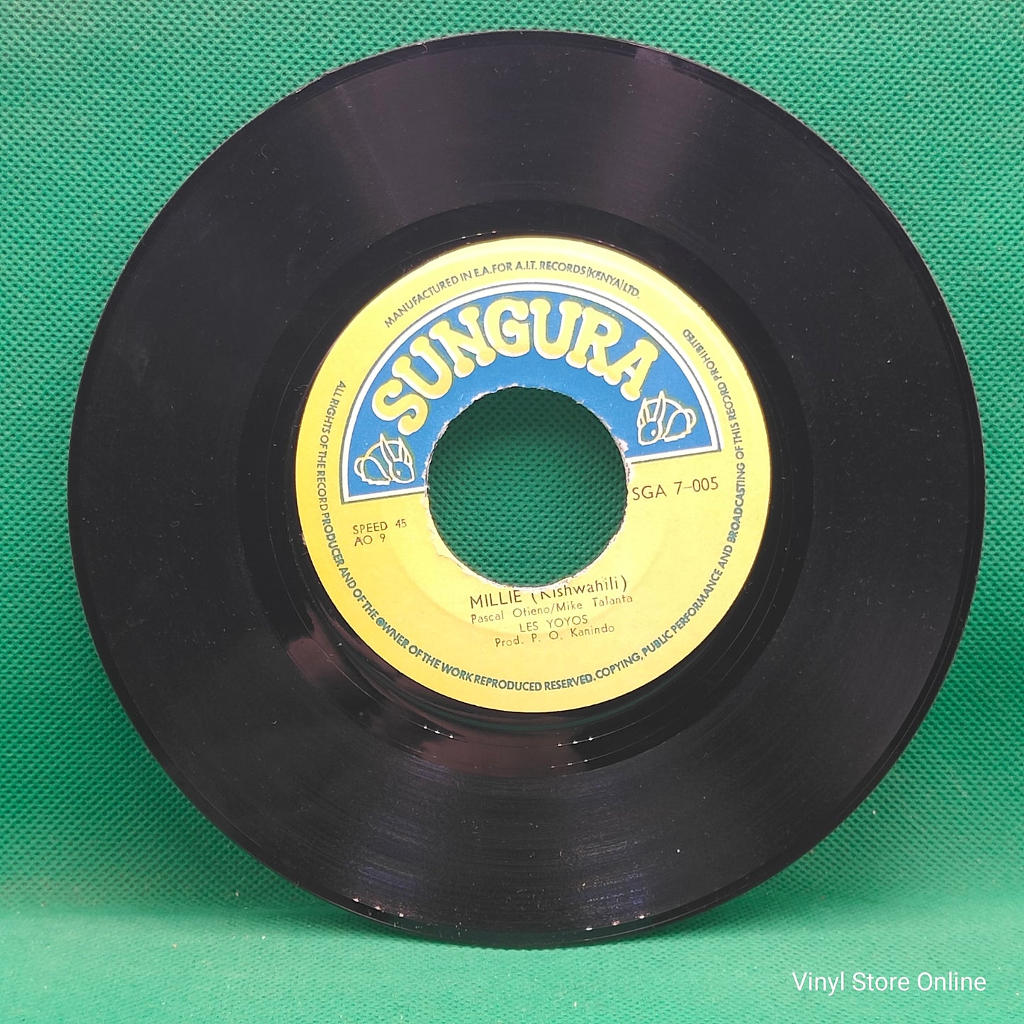 Les Yoyos ‎– Millie / Mzee James