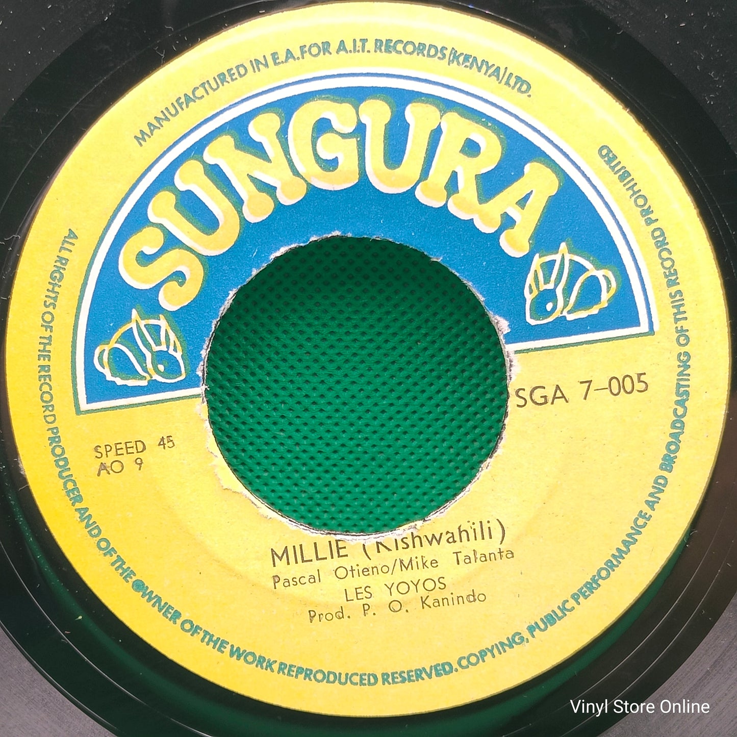 Les Yoyos ‎– Millie / Mzee James