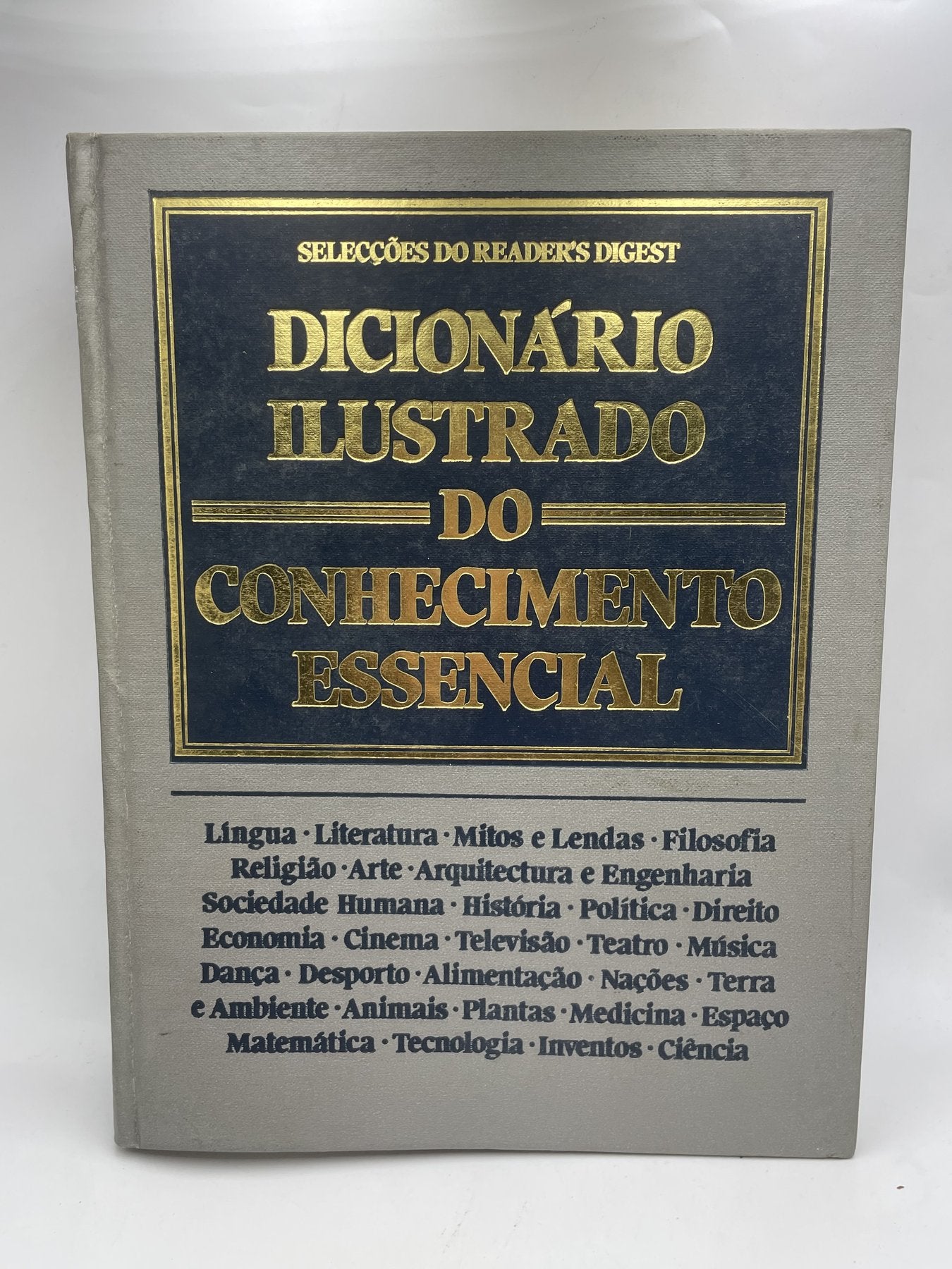 Livro-Dicionário Ilustrado do conhecimento essencial · fotografia 1