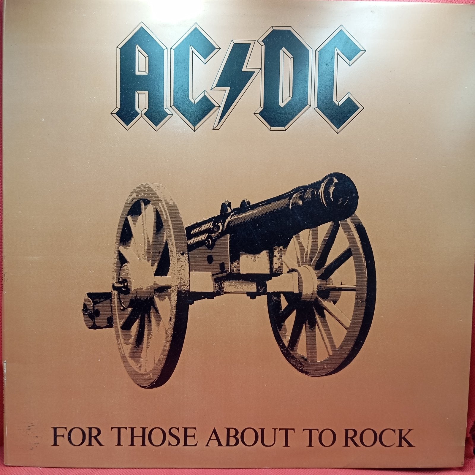 AC/DC - For Those About To Rock (We Salute You) (LP) · fotografia 1 · VSO#100-301