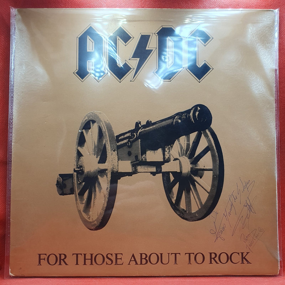 AC/DC - For Those About To Rock (We Salute You) (LP) · fotografia 1 · VSO#1041-2648