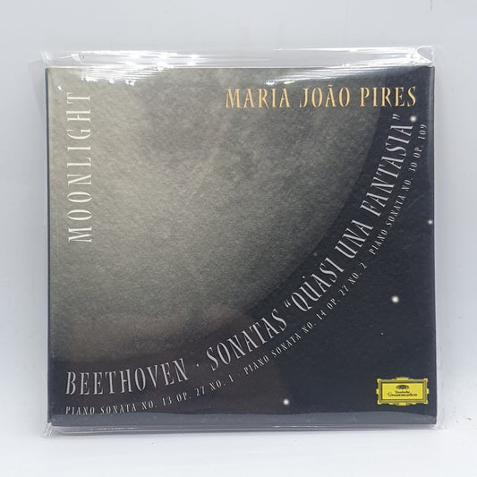 Maria João Pires, Beethoven - Moonlight | Sonatas "Quasi Una Fantasia" • Piano Sonata Op. 27 No. 1 • Piano Sonata Op. 27 No. 2 • Piano Sonata No. 30 Op. 109 (CD) · fotografia 1 · VSO#1246-3340