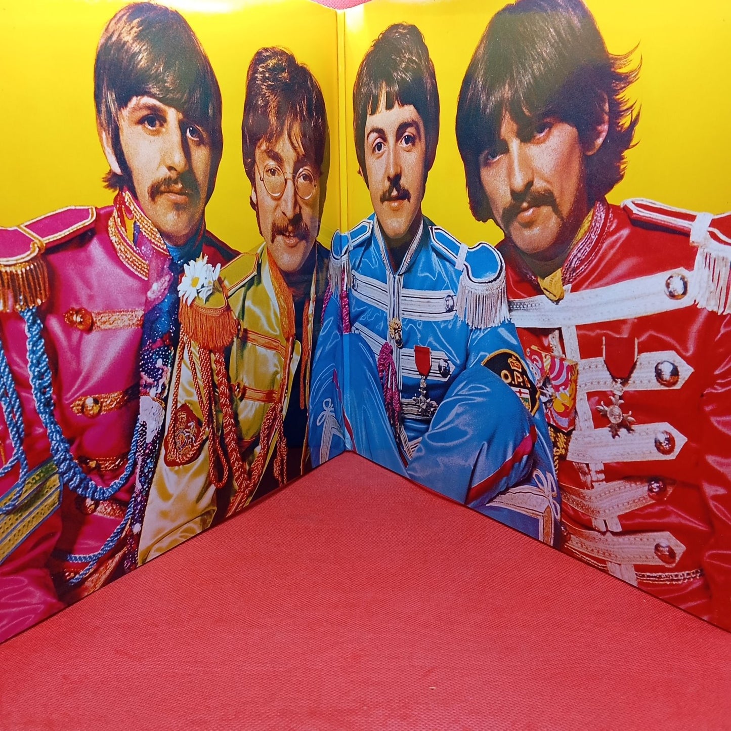 The Beatles - Sgt. Pepper's Lonely Hearts Club Band (LP) · fotografia 3 · VSO#212-561