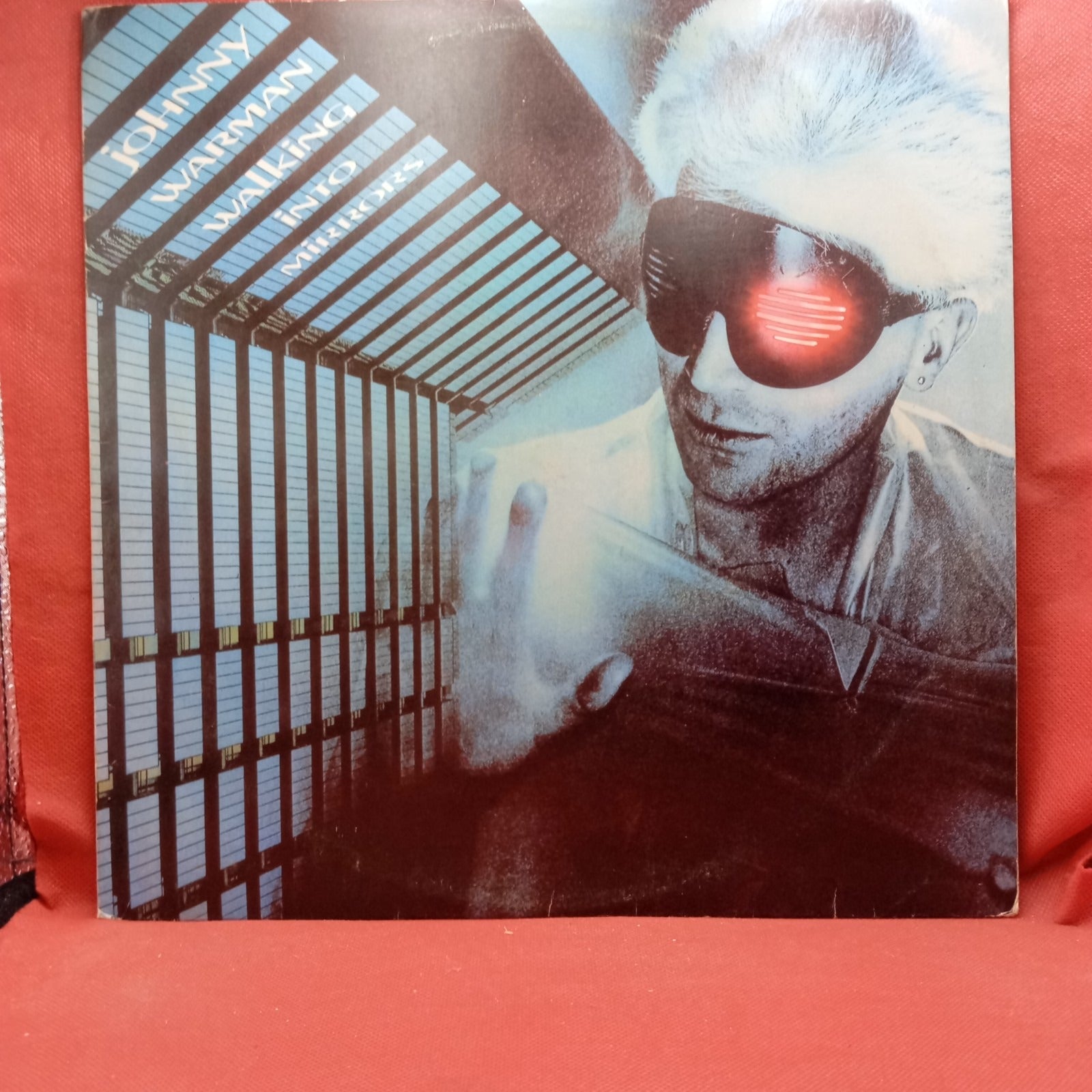 Johnny Warman - Walking Into Mirrors (LP) · fotografia 1 · VSO#382-992