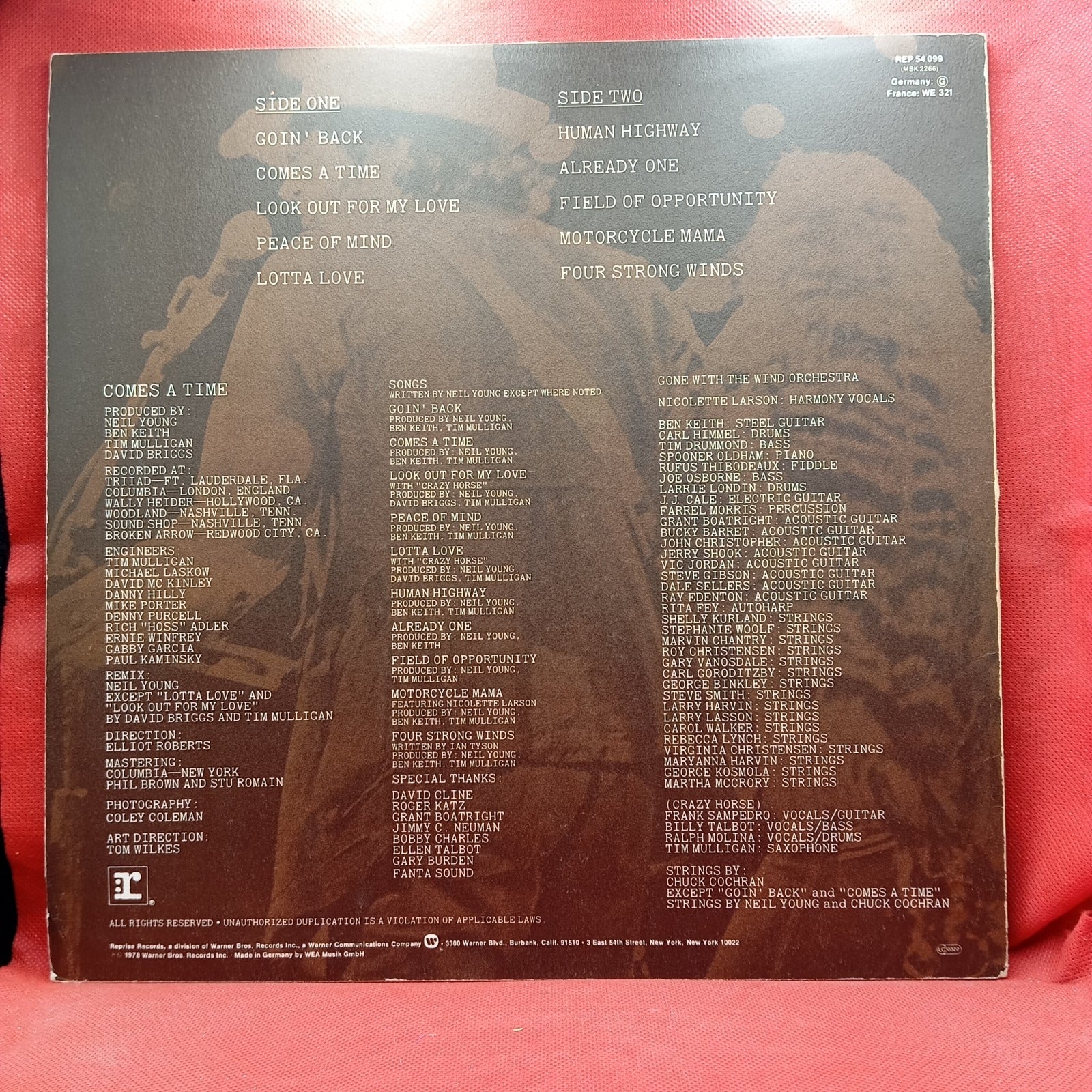 Neil Young - Comes A Time (LP) · fotografia 2 · VSO#416-1005