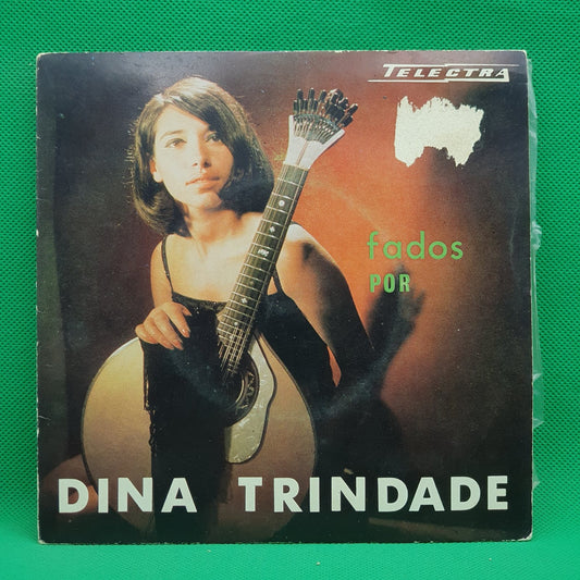 Dina Trindade - Fados Por Dina Trindade (EP) · fotografia 1 · VSO#737-1883