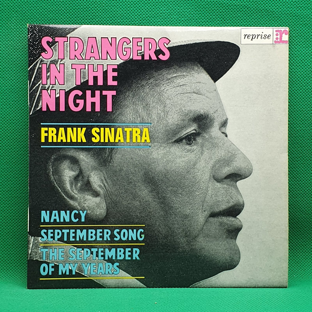 Frank Sinatra - Strangers In The Night (EP) · fotografia 1 · VSO#973-2598
